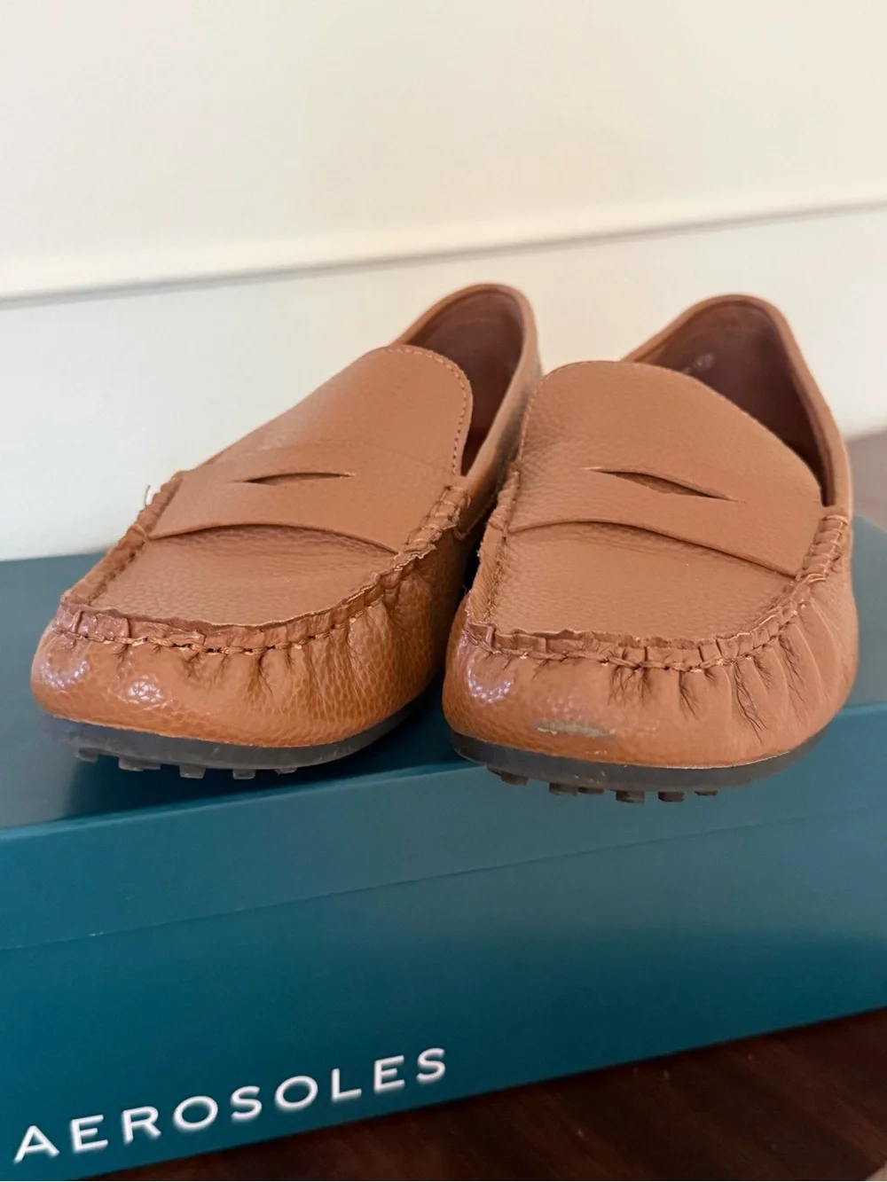 AEROSOLES timeless style